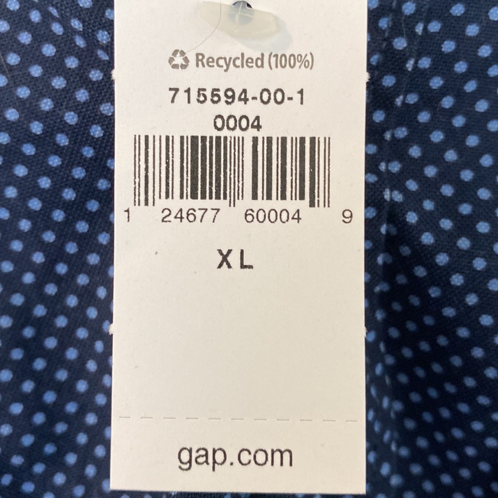 Brand new Gap shirt NEVER WORN with tag still on - Picture 2 of 2